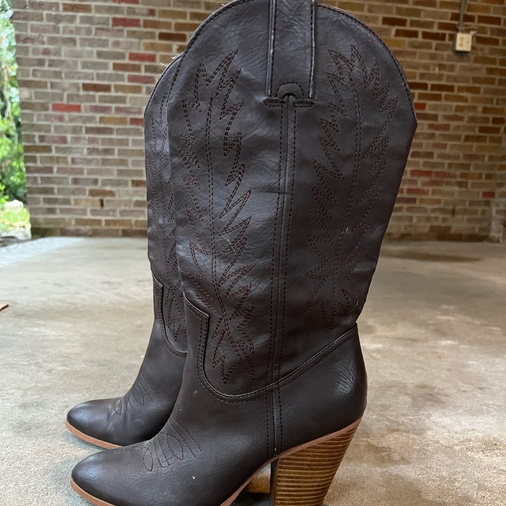 Brown heeled cowgirl boots, good condition! - Picture 1 of 6